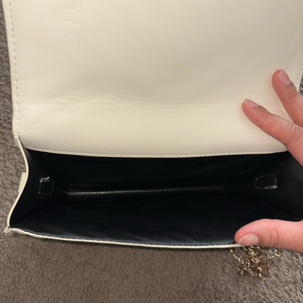 Crème Clutch with Gold chain - Picture 5 of 7